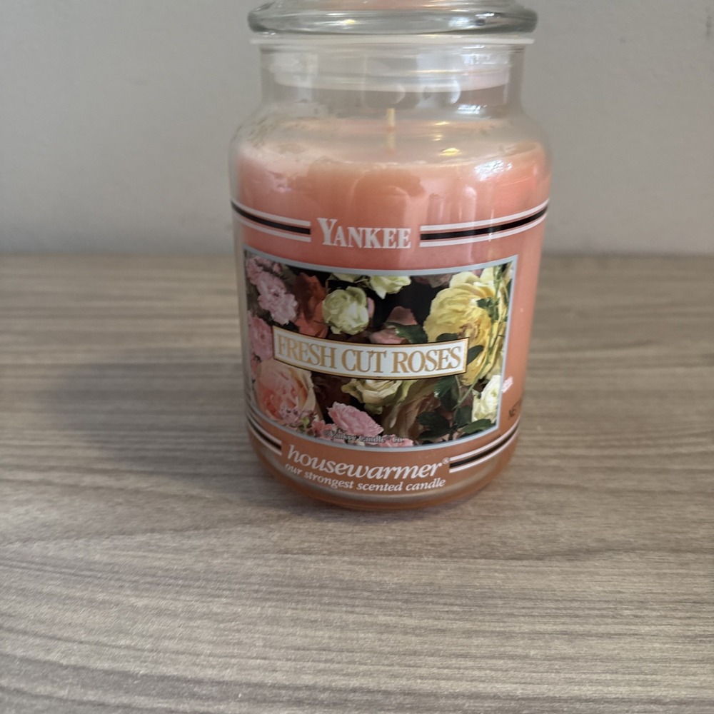 Yankee Candle FRESH CUT ROSES 22oz Original Single Wick Large Jar Candle